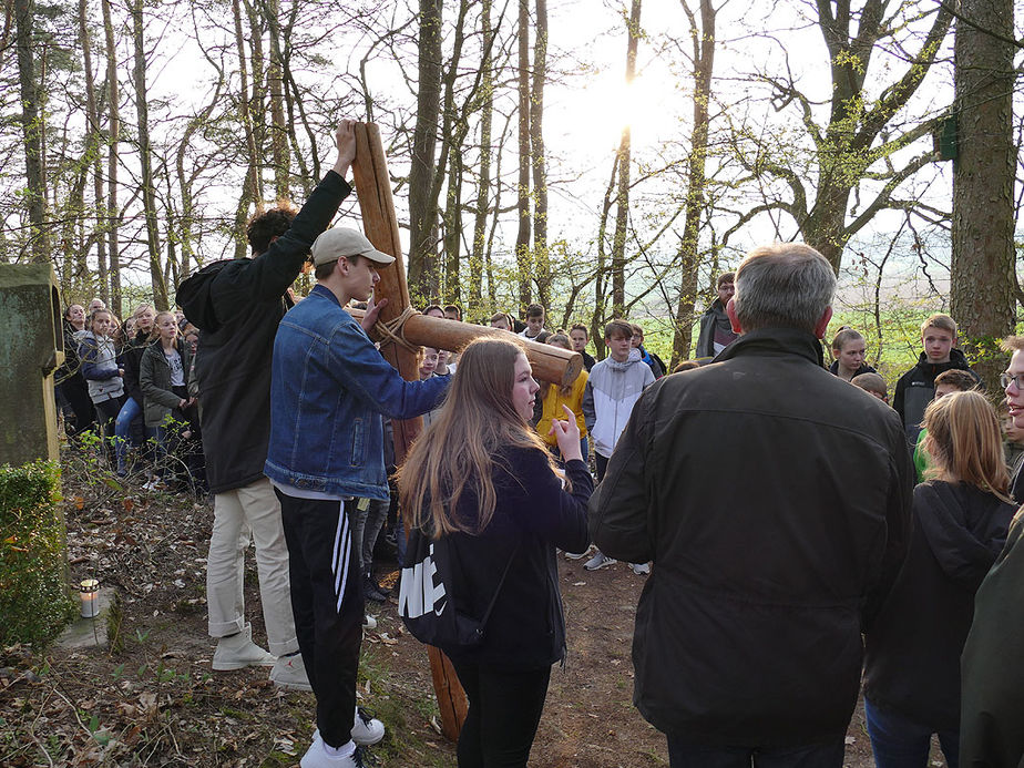 Ökumenischer Jugendkreuzweg in Naumburg (Foto: Karl-Franz Thiede)